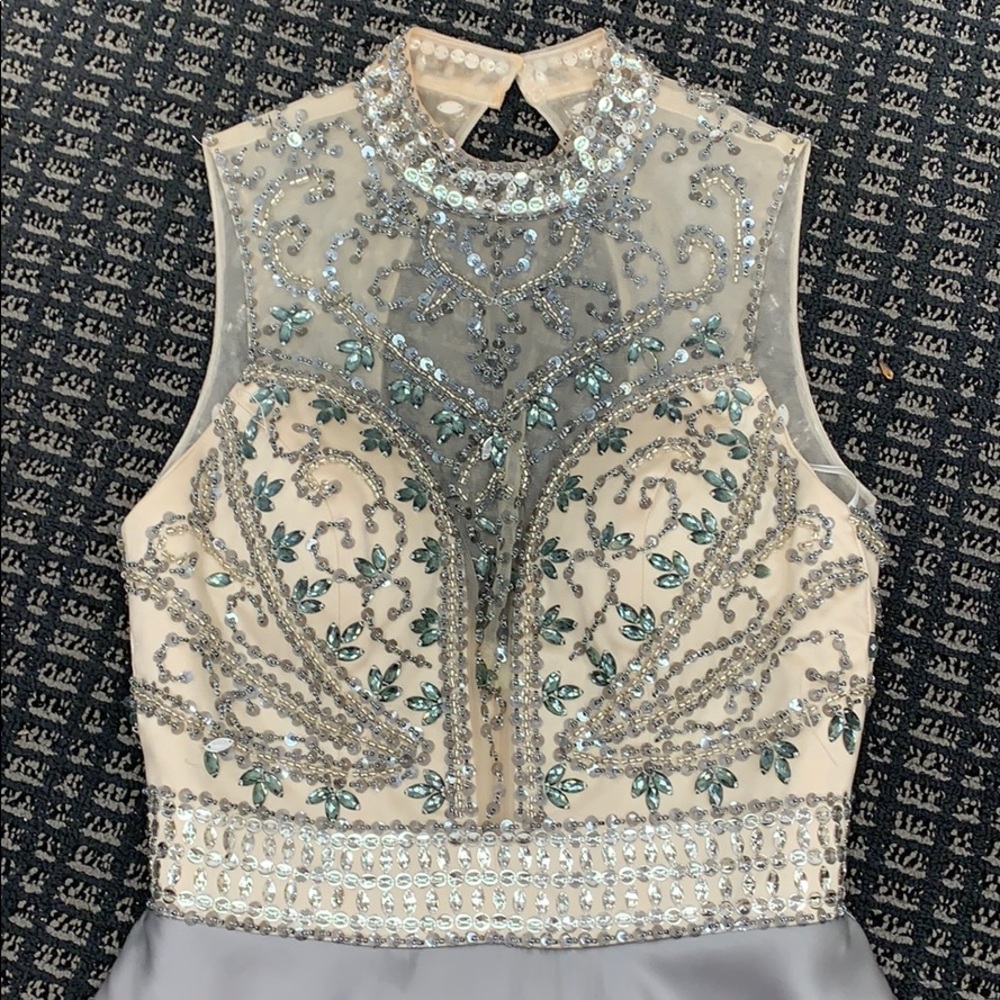 Short silver dress - Picture 1 of 5
